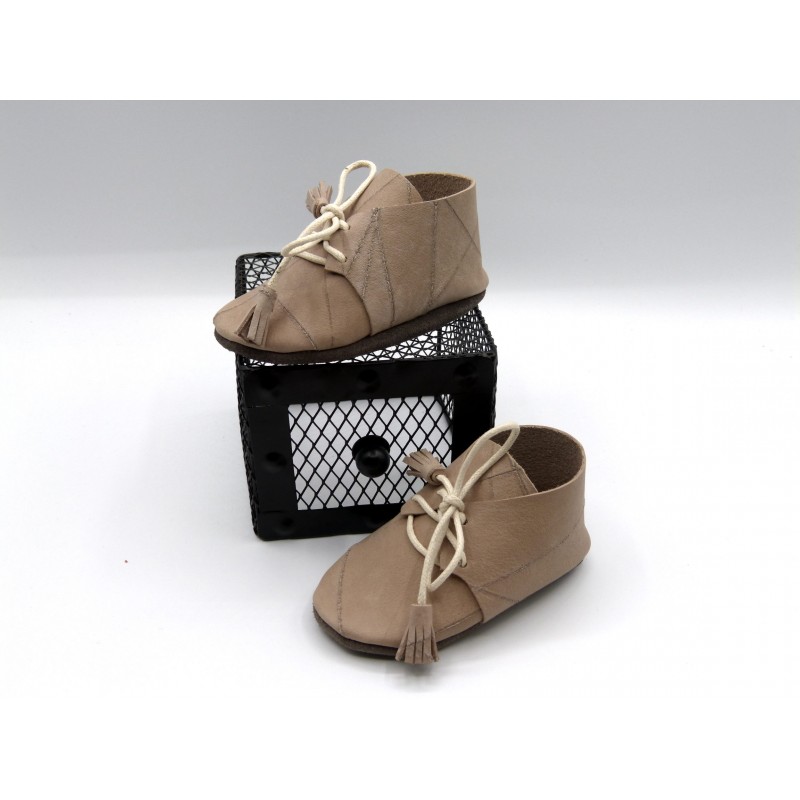 Chaussures bébé, taille 218/19. 0/6 mois anti dérapant. Cuir beige. Chaussures bébé, taille 218/19. 0/6 mois anti dérapant. Cuir beige.