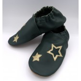 Chaussons en cuir souples - Vert foncé et étoiles or. Fait main et unique.