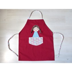 Tablier fille : Poupette rouge. Idéal cuisine, jardin, loisirs.