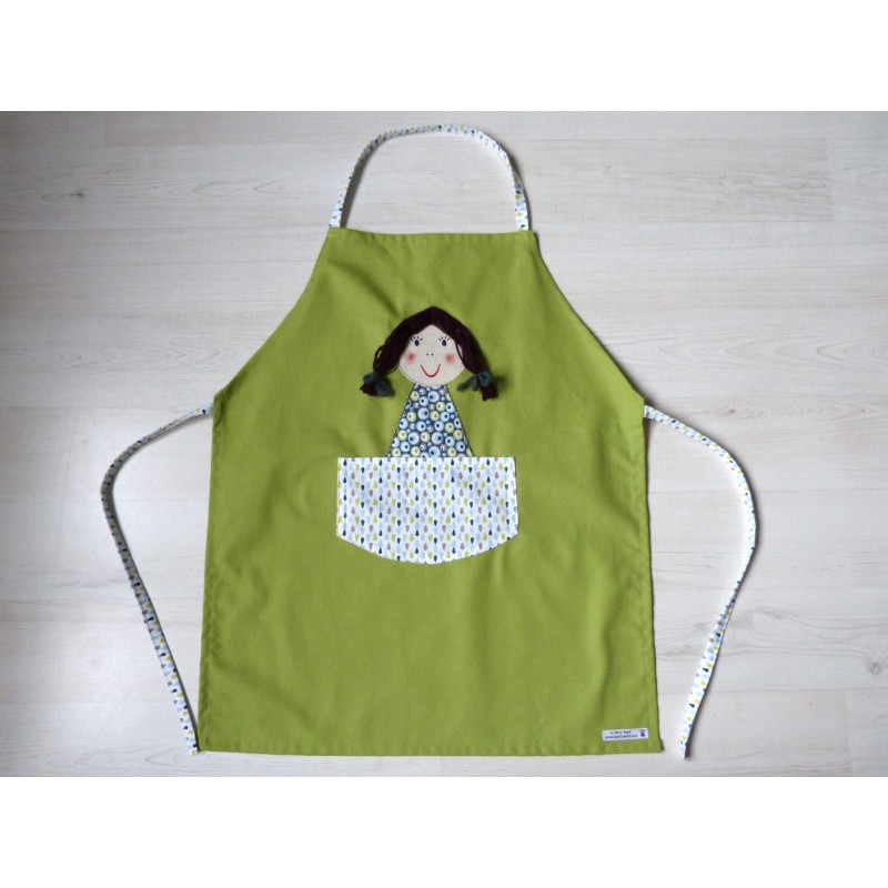 Tablier fille : Poupette verte. Idéal cuisine, jardin, loisirs Tablier fille : Poupette verte. Idéal cuisine, jardin, loisirs