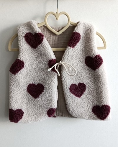 Gilet de berger ivoire à cœur prune : chaud et doux
