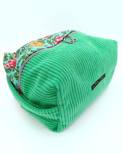 Trousse de toilette : Vert Indien . Matelassé indien, imperméable.