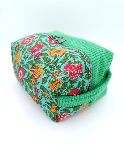 Trousse de toilette : Vert Indien . Matelassé indien, velours côtelé.