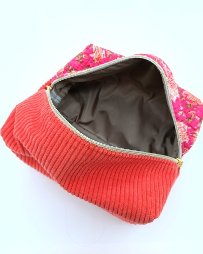 Trousse de toilette : Orange Indien . Imperméable, double curseurs.