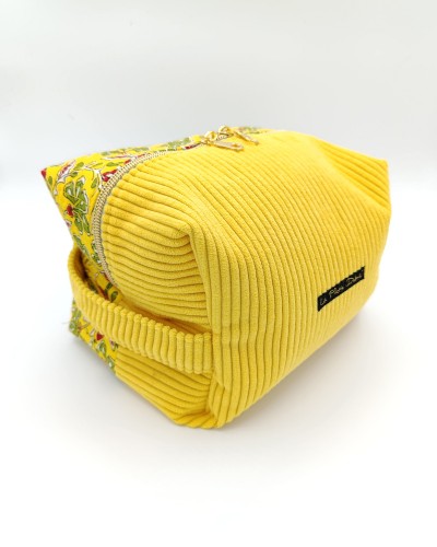 Trousse de toilette : Jaune Indien . Matelassé indien, imperméable.