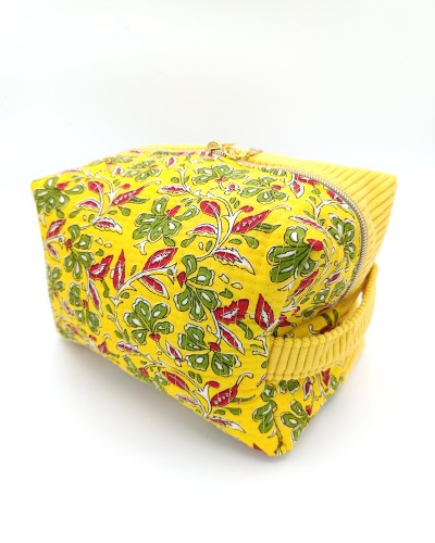 Trousse de toilette : Jaune Indien . Matelassé indien, velours côtelé.