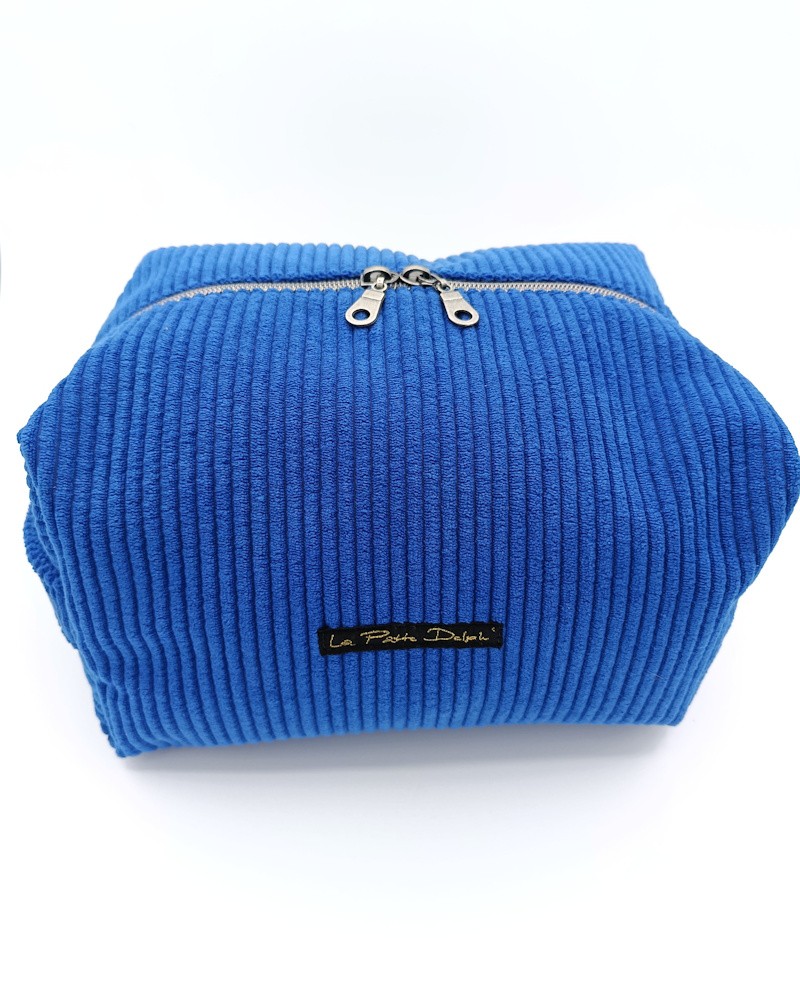 Trousse de toilette : Velours bleu . Grande capacité, velours côtelé.