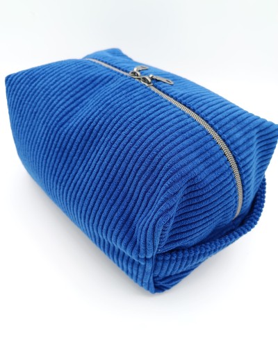 Trousse de toilette : Velours bleu . Velours côtelé.