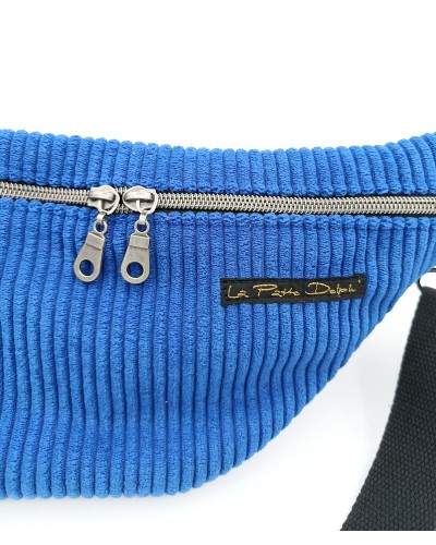 Sac banane - Velours bleu.  fermeture 2 curseurs.