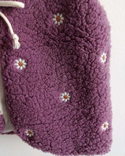 Gilet de berger bois de rose fleurs ivoires: pour bébé et enfant