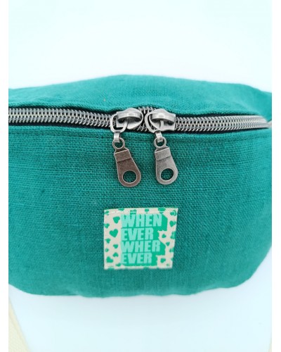 Sac banane - Lin lavé vert pin.  Fermeture 2 curseurs.
