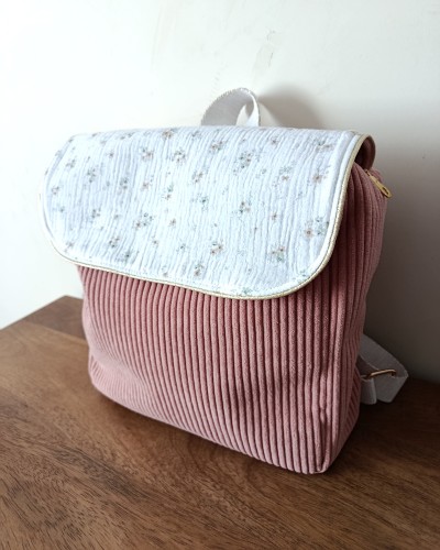 Sac à dos personnalisé - Petites fleurs. Cartable de maternelle.