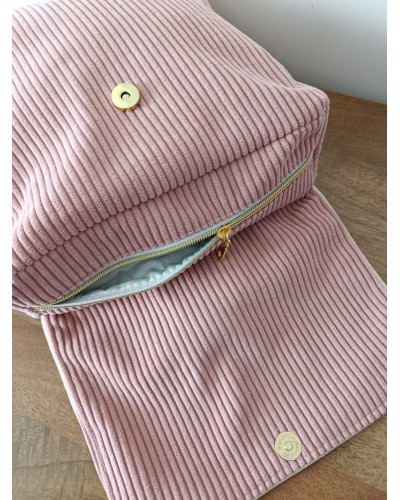 Sac à dos personnalisé - Petites fleurs. Fermeture éclair et bouton aimanté