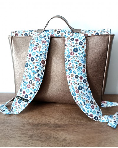 Cartable personnalisé fleurs bleues. Pour l'école, la maternelle.