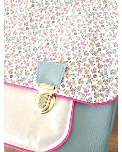 Cartable personnalisé petites fleurs, pour la rentrée en maternelle.
