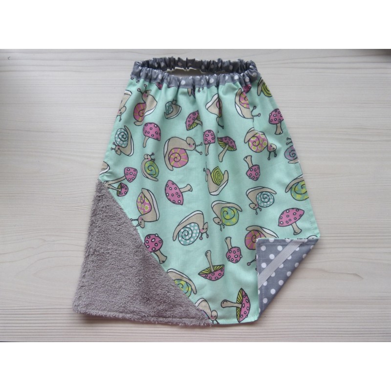 Serviette élastique éponge - Escargots. Imperméable en tissu enduit Serviette élastique éponge - Escargots. Imperméable en tissu enduit