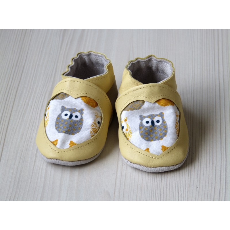 Chaussons en cuir souple - Chouette été. Fait main et unique. Chaussons en cuir souple - Chouette été. Fait main et unique.
